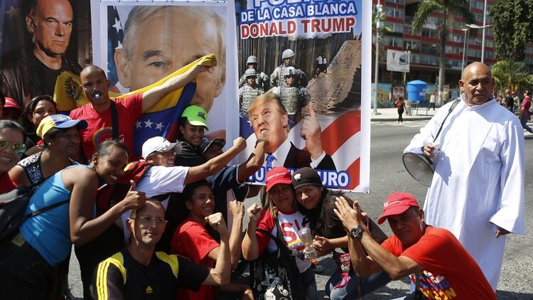 Manifestación en respaldo a Nicolás Maduro (EFE/ Cristian Hernández)