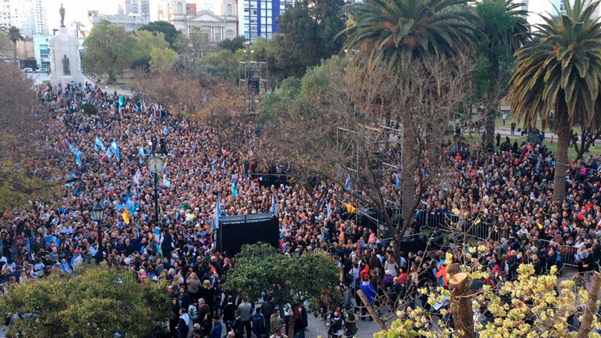 Una multitud se reunió en Bahía Blanca para respaldar a Mauricio Macri