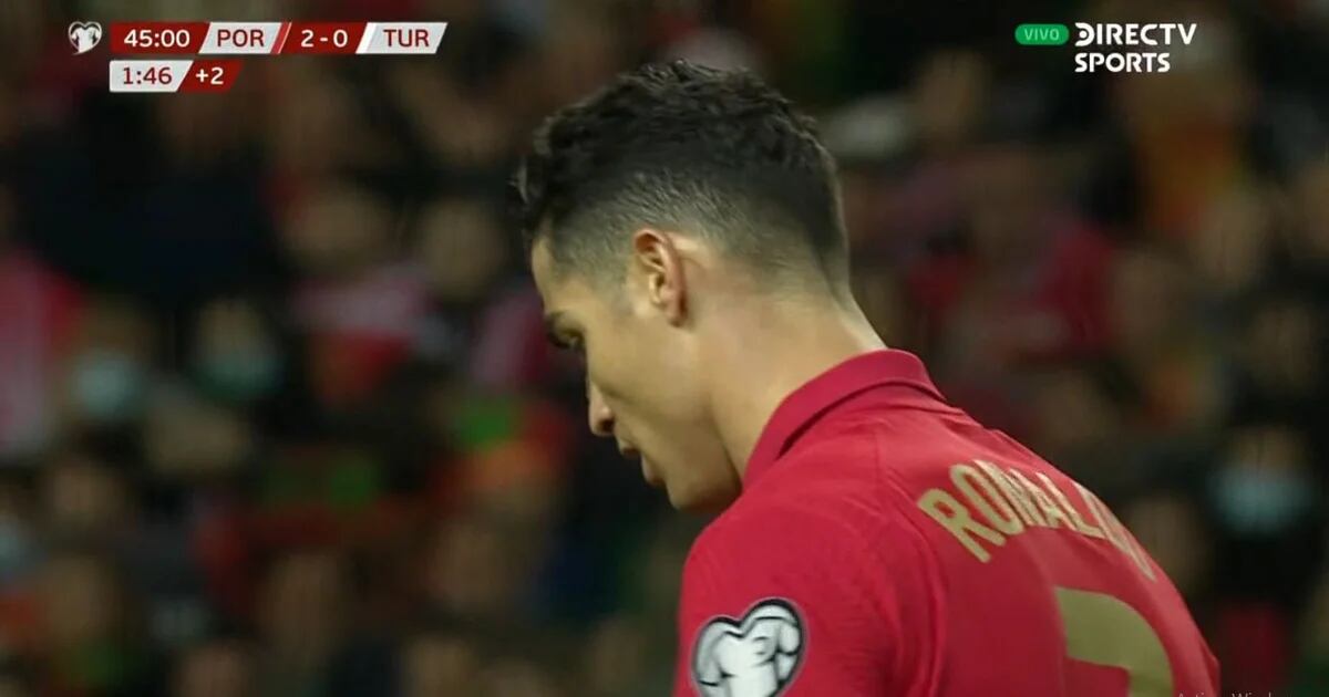 A raiva de Cristiano Ronaldo depois de falhar ‘chalaca’ em Portugal x Turquia no play-off rumo ao Catar 2022