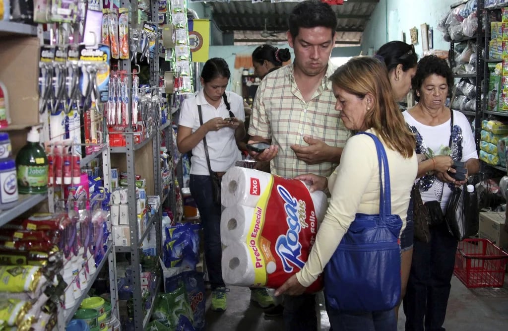 Más de 35.000 venezolanos aprovecharon la apertura de la frontera para comprar productos básicos (Reuters)