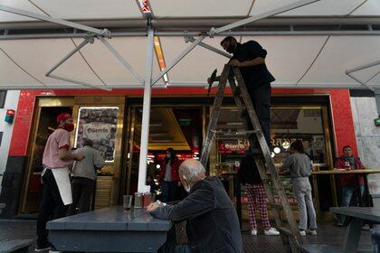 La colocación de las estufas debe hacerse a diario porque por las noches pueden robarlas