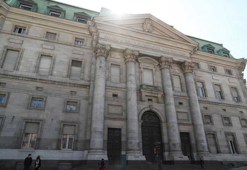 Fachada del Banco de la Nación Argentina en Buenos Aires, Argentina. Foto de archivo Sep 16 2020. REUTERS/Agustin Marcarian