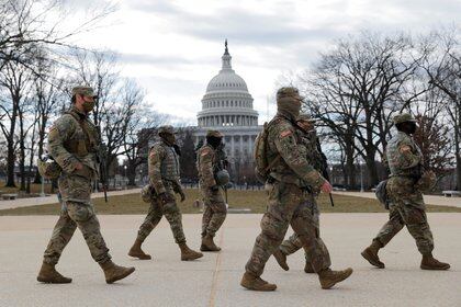 La Guardia Nacional patrulla la zona cerca del Capitolio  (REUTERS/Andrew Kelly)