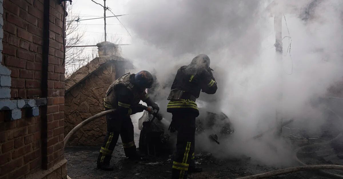 Ukrainian firefighters do their homework at double risk