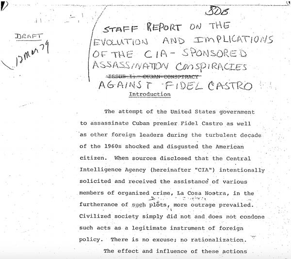 Uno de los archivos habla del famoso traje de buzo contaminado con que se iba a atacar a Castro.