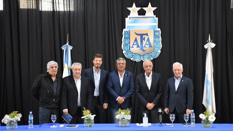 El fútbol argentino se reunió en Ezeiza: Tinelli fue confirmado ...
