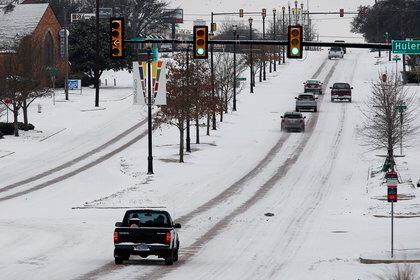 Al menos 47 personas han muerto y millones de residentes siguen este viernes sin suministro de electrididad o de agua corriente bajo dos tormentas invernales que han cubierto de nieve y hielo desde Texas al norte de Ohio. EFE/EPA/Ralph Lauer/Archivo
