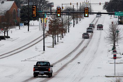 Al menos 47 personas han muerto y millones de residentes siguen este viernes sin suministro de electrididad o de agua corriente bajo dos tormentas invernales que han cubierto de nieve y hielo desde Texas al norte de Ohio. EFE/EPA/Ralph Lauer/Archivo

