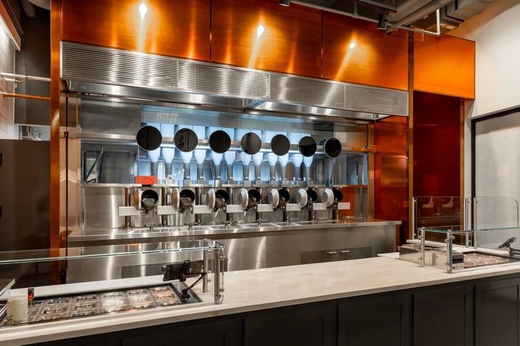 Restaurante “Spyce” con los robots de cocina (Cortesía de Spyce)