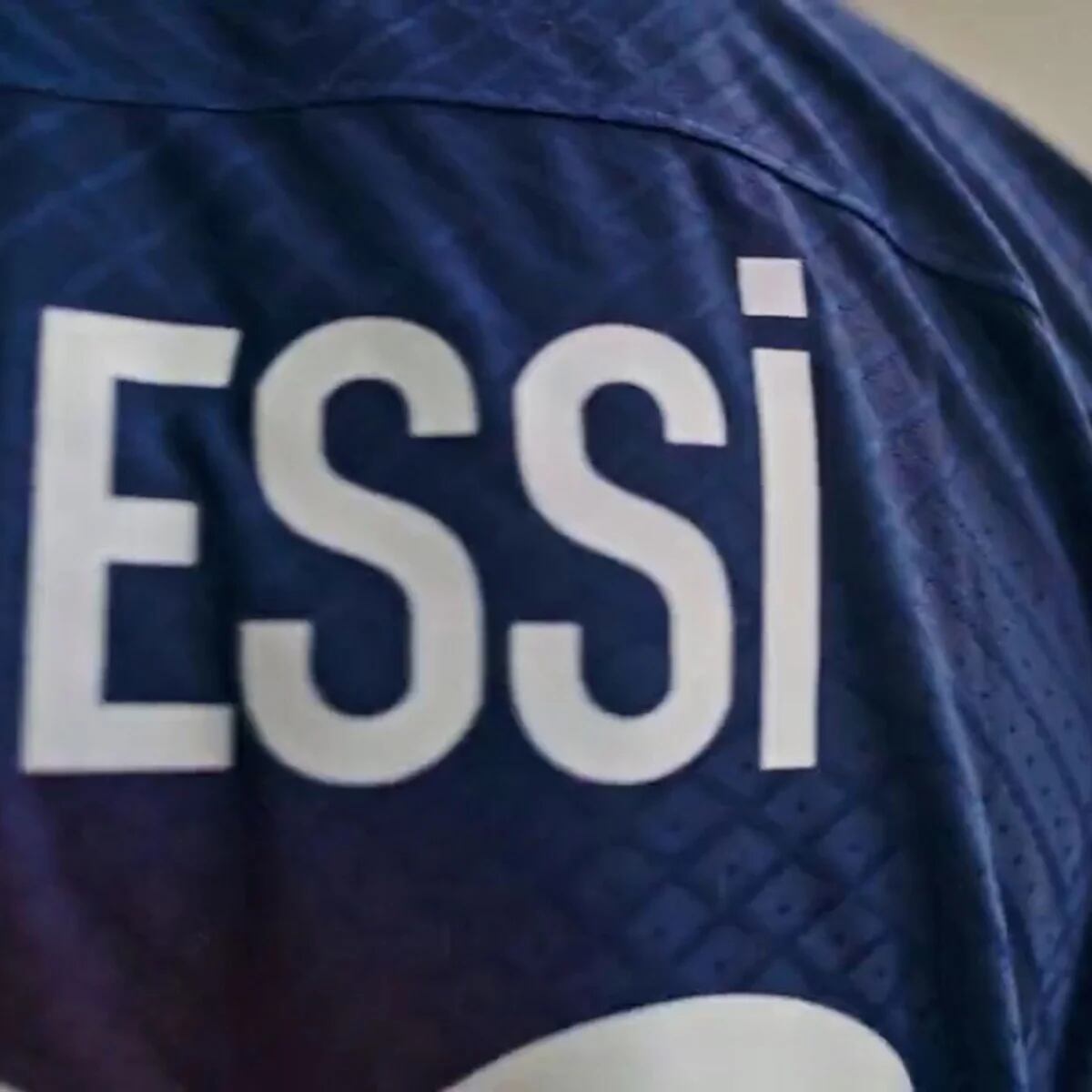 PSG presentó las nuevas camisetas de Messi, Mbappé y compañía para