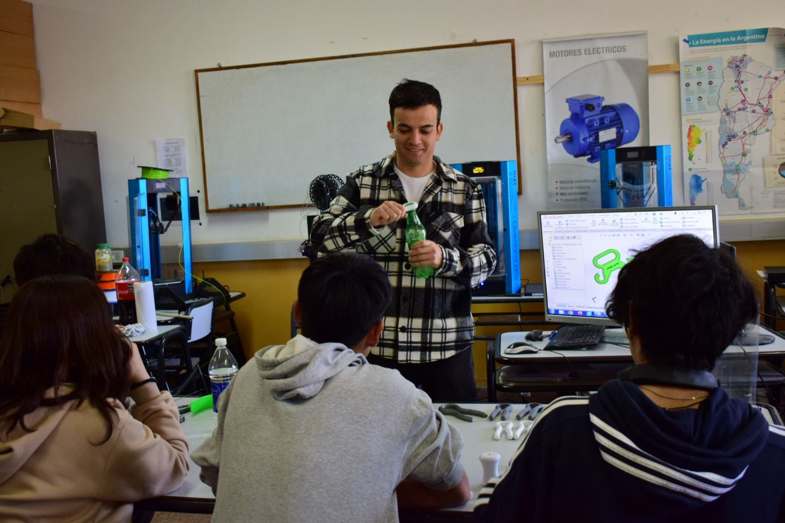 El proyecto “Ayuda en 3D” obtuvo el tercer puesto a nivel regional en un concurso organizado por el Centro Latinoamericano de Aprendizaje y Servicio Solidario (CLAYSS).