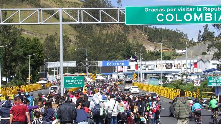 Venezolanos en la frontera de Ecuador (EFE)