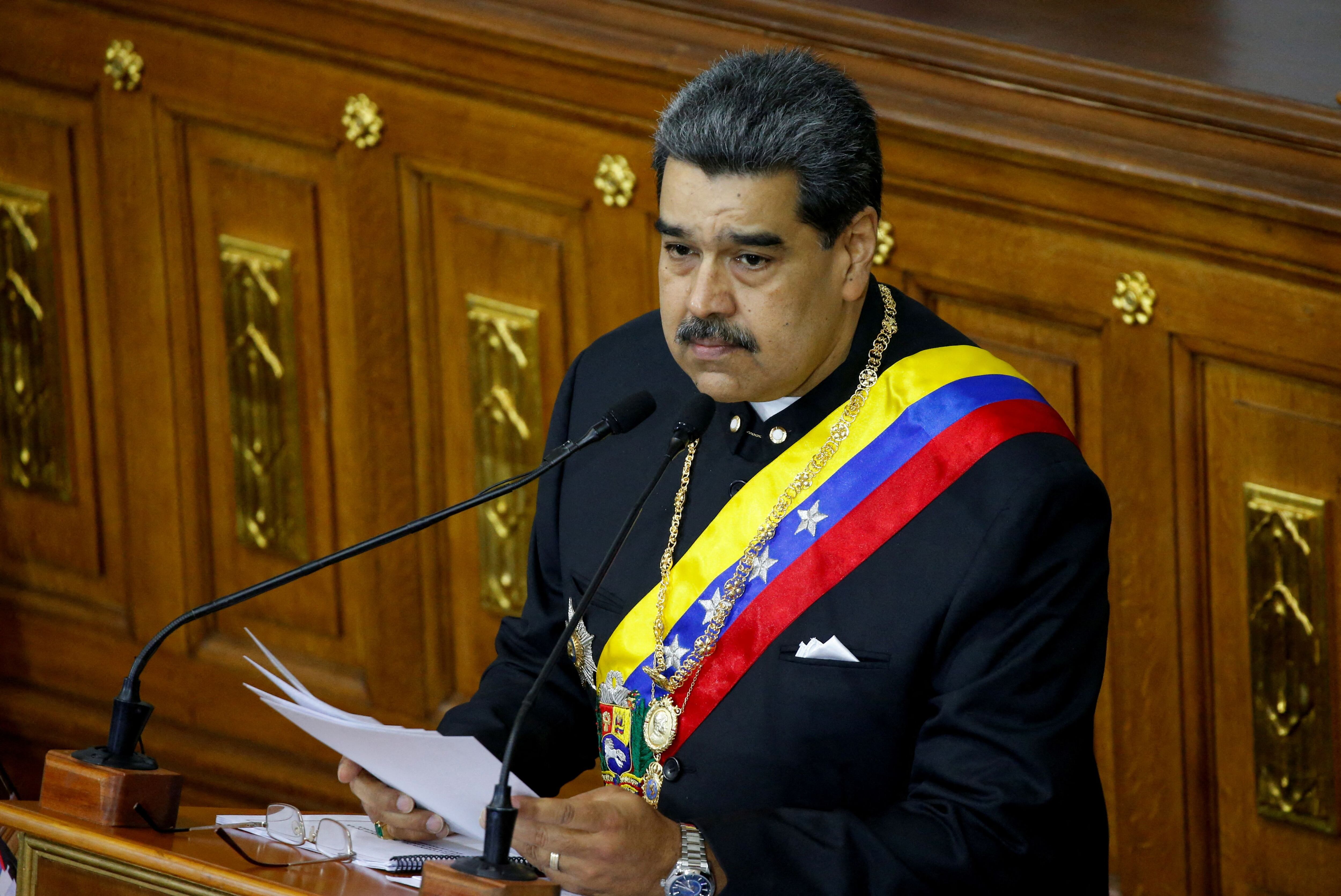 Según AI, el régimen de Nicolás Maduro mantiene un “ataque sistemático” en contra de la población para “silenciar a quienes disienten” del chavismo. (REUTERS) 