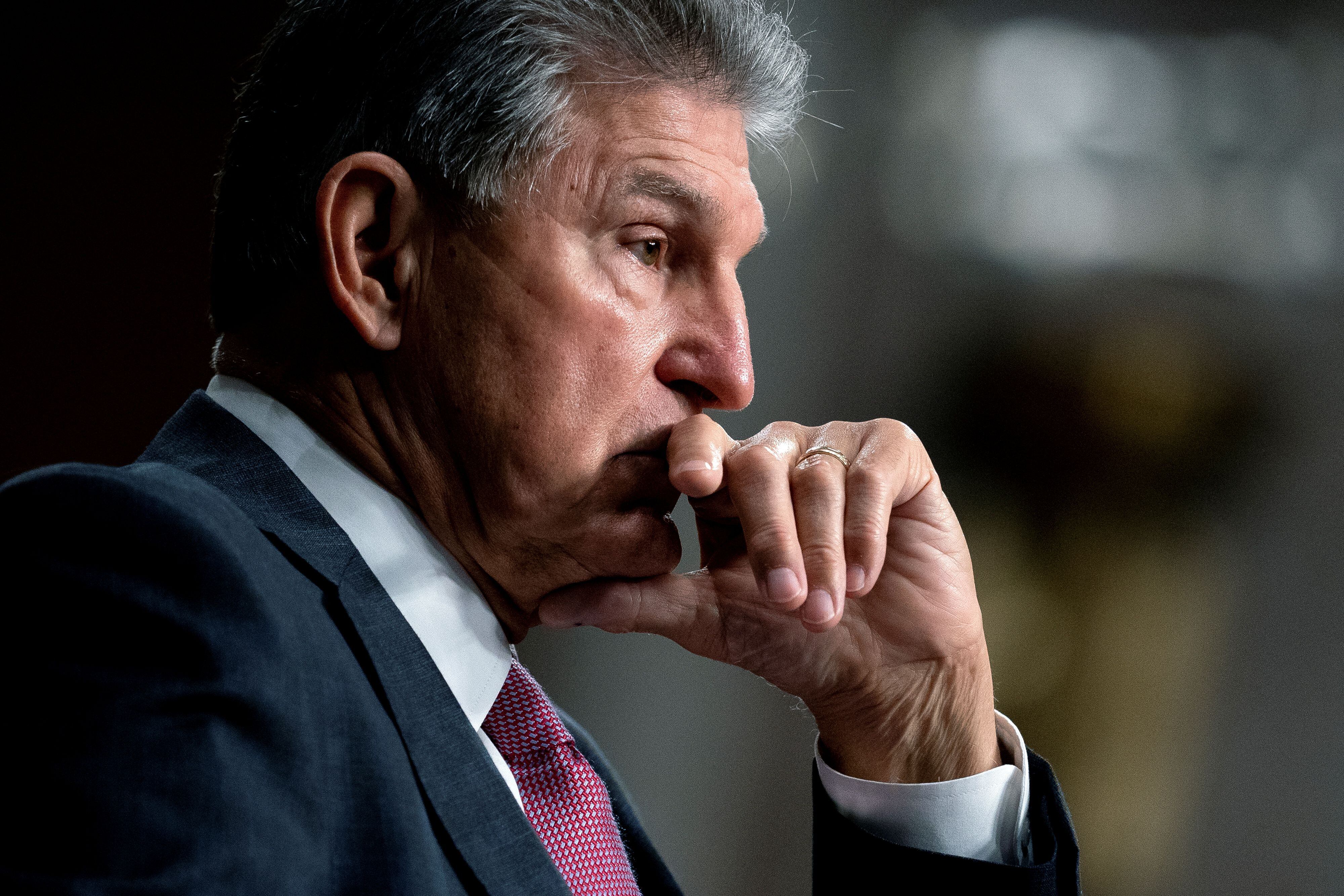 Joe Manchin, cara visible del ala conservadora de los demócratas. Está en contra el megaplan de Biden (Reuters)