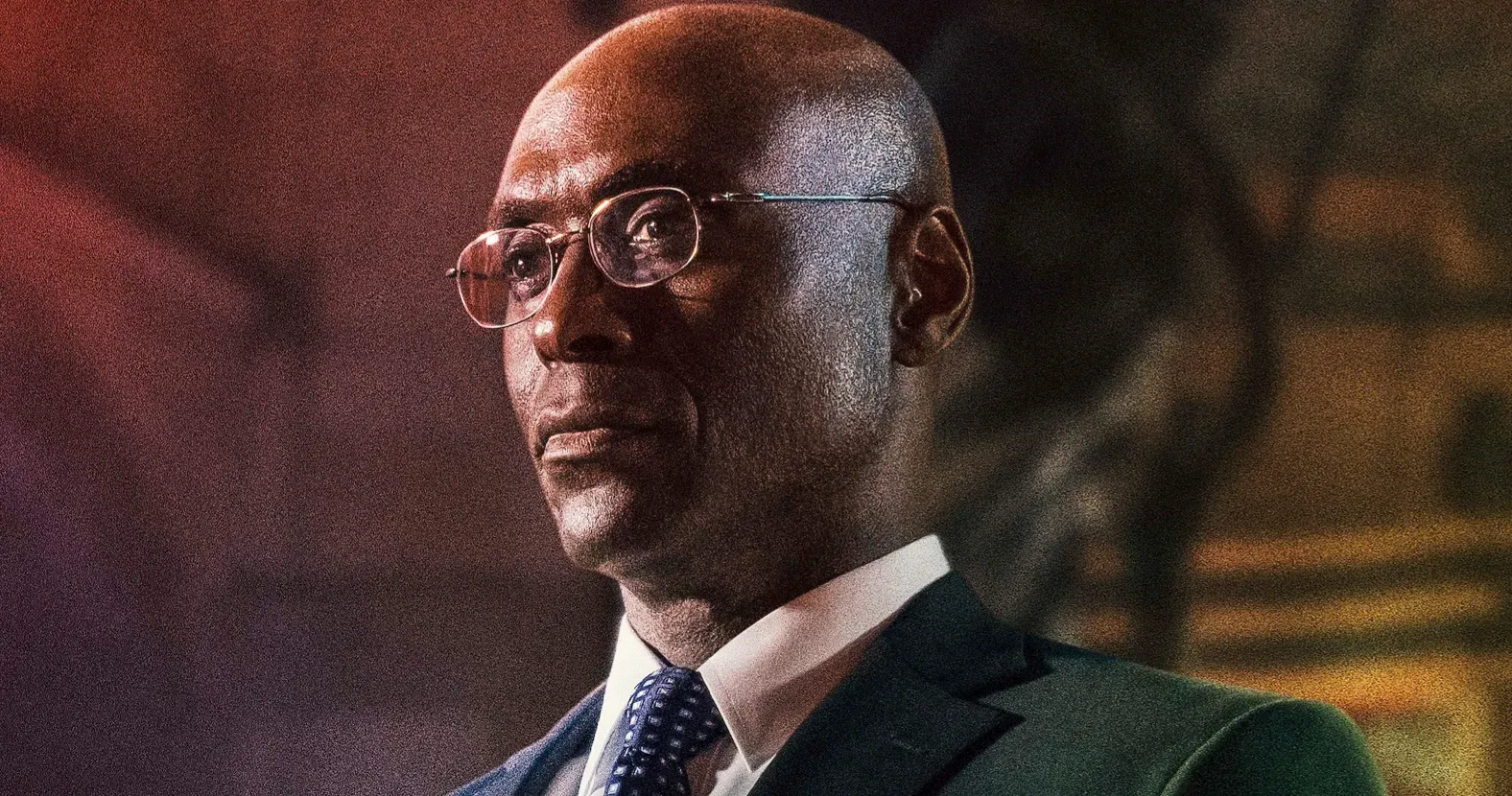 Lance Reddick se une con su personaje de Charon