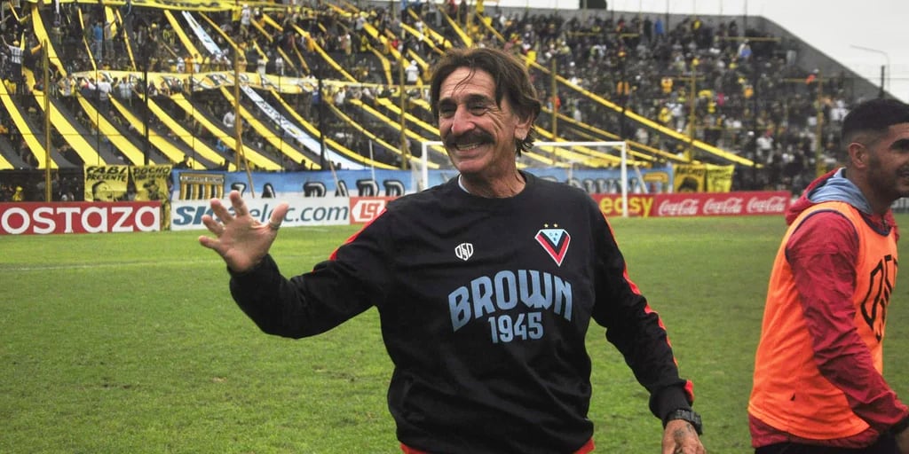 El dolor de Pablo Vicó luego de renunciar como DT de Brown de Adrogué tras 15 años en el banco y viviendo en el club: “Me voy con tristeza”