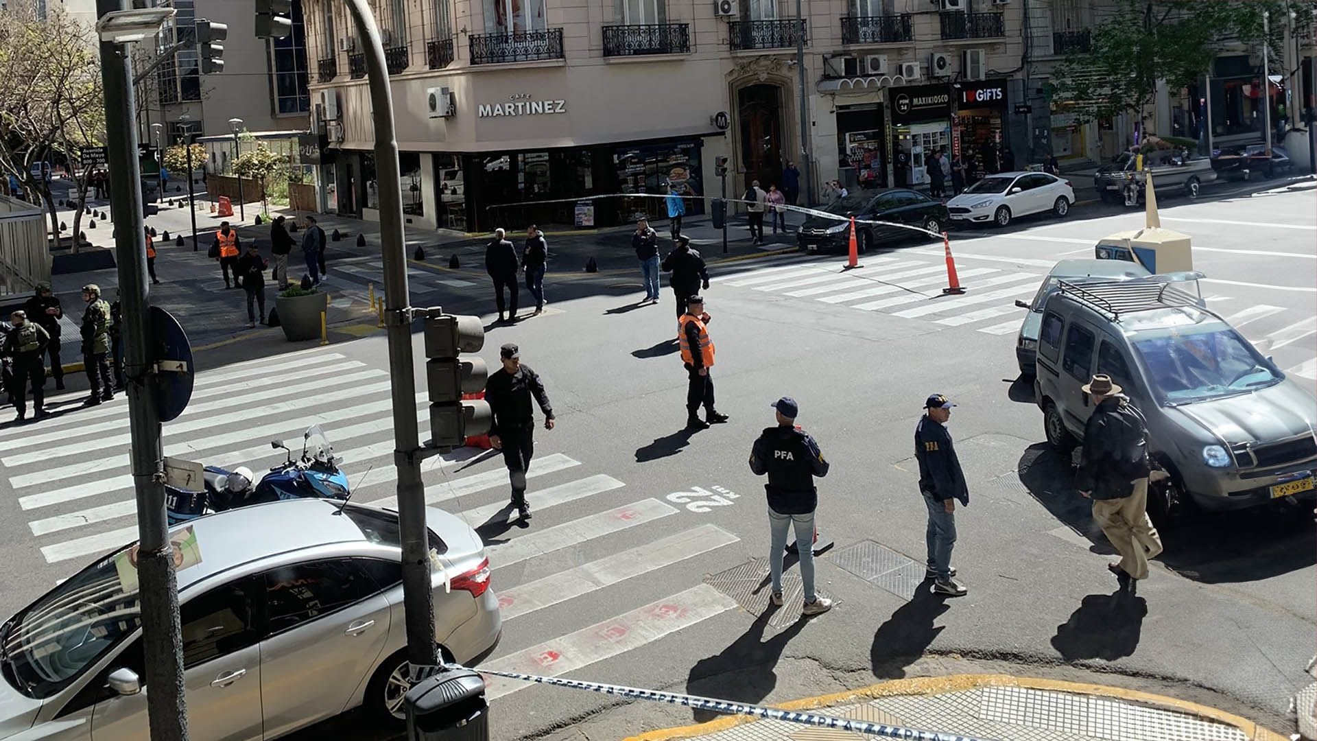 El operativo de seguridad desplegado esta mañana por la Policía frente a la Embajada de Israel en Buenos Aires