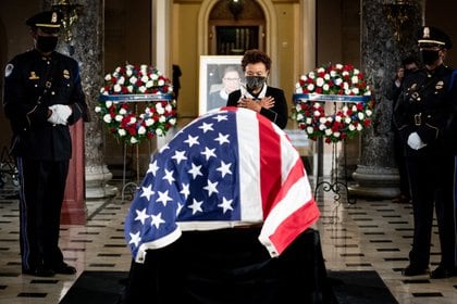 Ruth Bader Ginsburg fue velada en el Capitolio de los Estados Unidos este viernes. Foto: Erin Schaff/via REUTERS