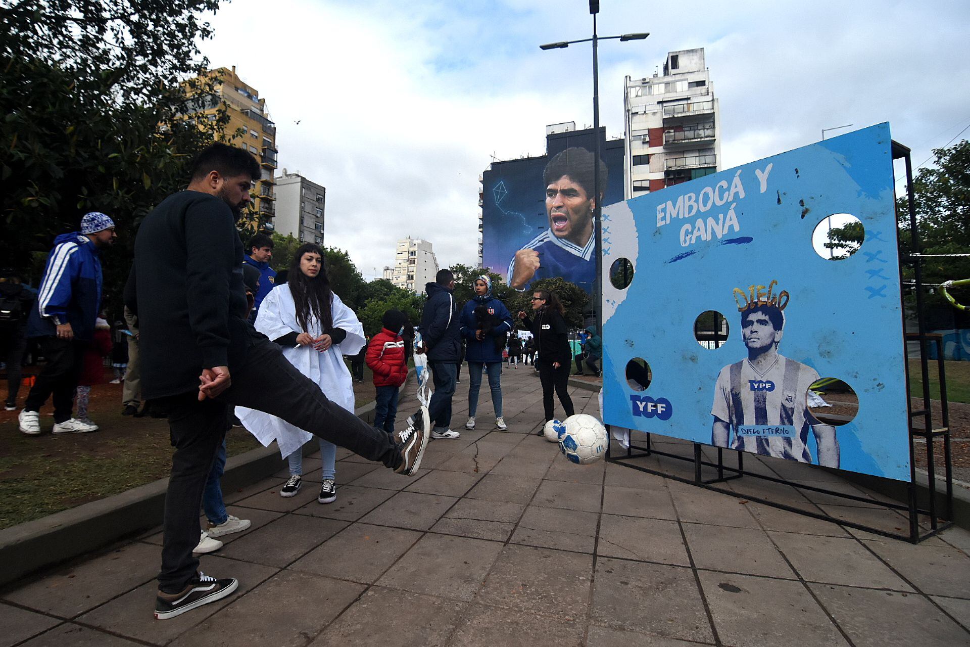 Mural homenaje Maradona