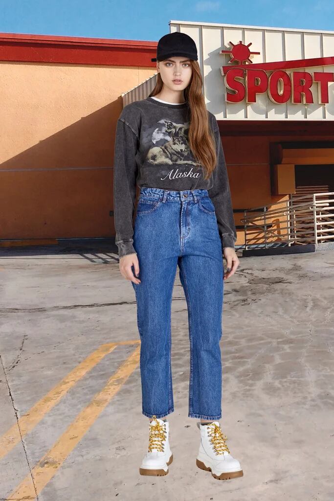 Del clásico chupín al corte "mom", las tendencias de jeans pisan fuerte en 2019 -