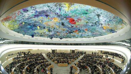 FOTO DE ARCHIVO: Panorama general de la sesión del Consejo de Derechos Humanos durante el discurso de la Alta Comisionada de las Naciones Unidas para los Derechos Humanos, Michelle Bachelet, en las Naciones Unidas en Ginebra, Suiza.  27 de febrero de 2020. Fotografía tomada con una lente ojo de pez. REUTERS/Denis Balibouse