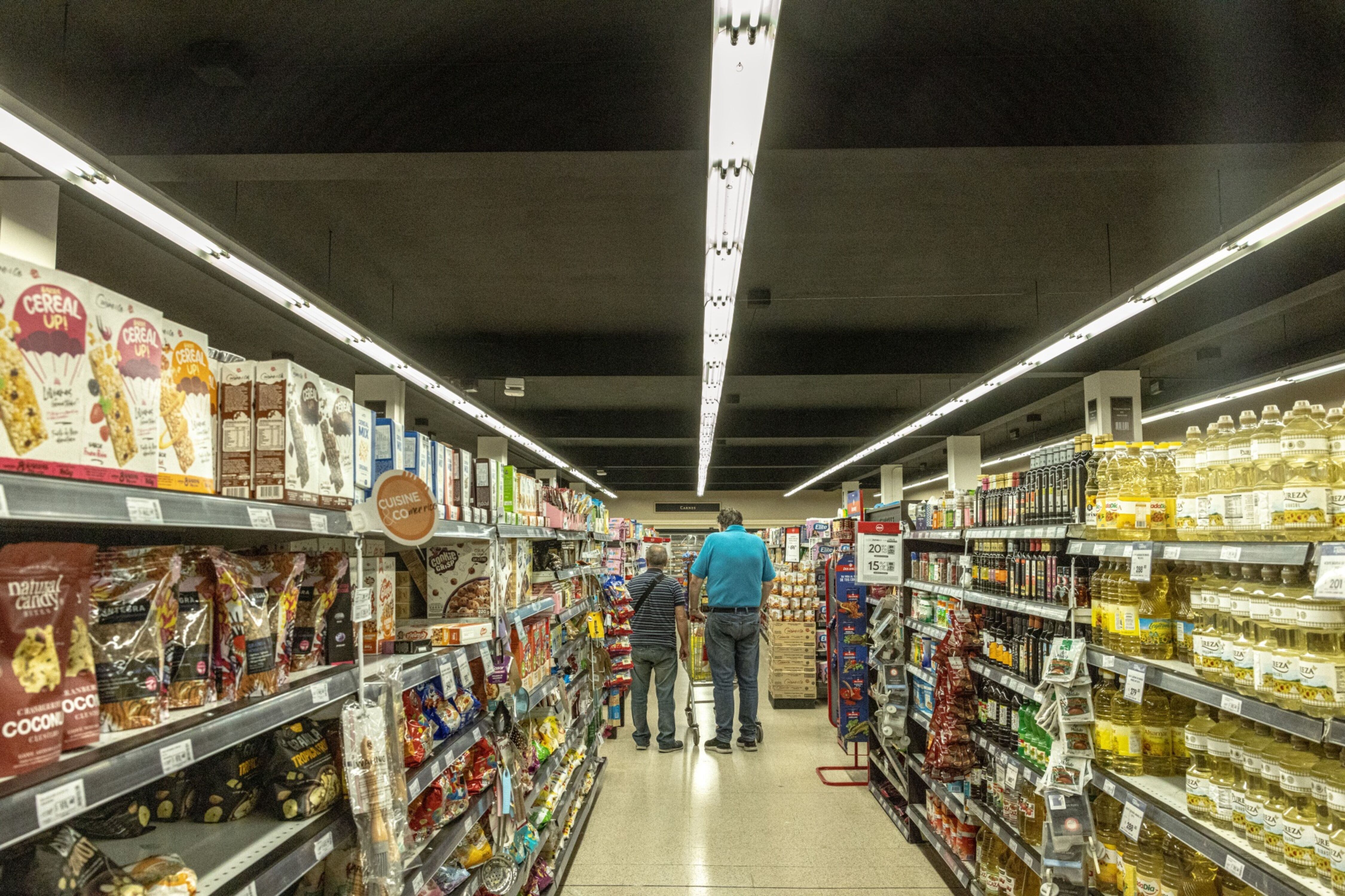 Argentina supermercado compras bloomberg pobreza inflación clase media