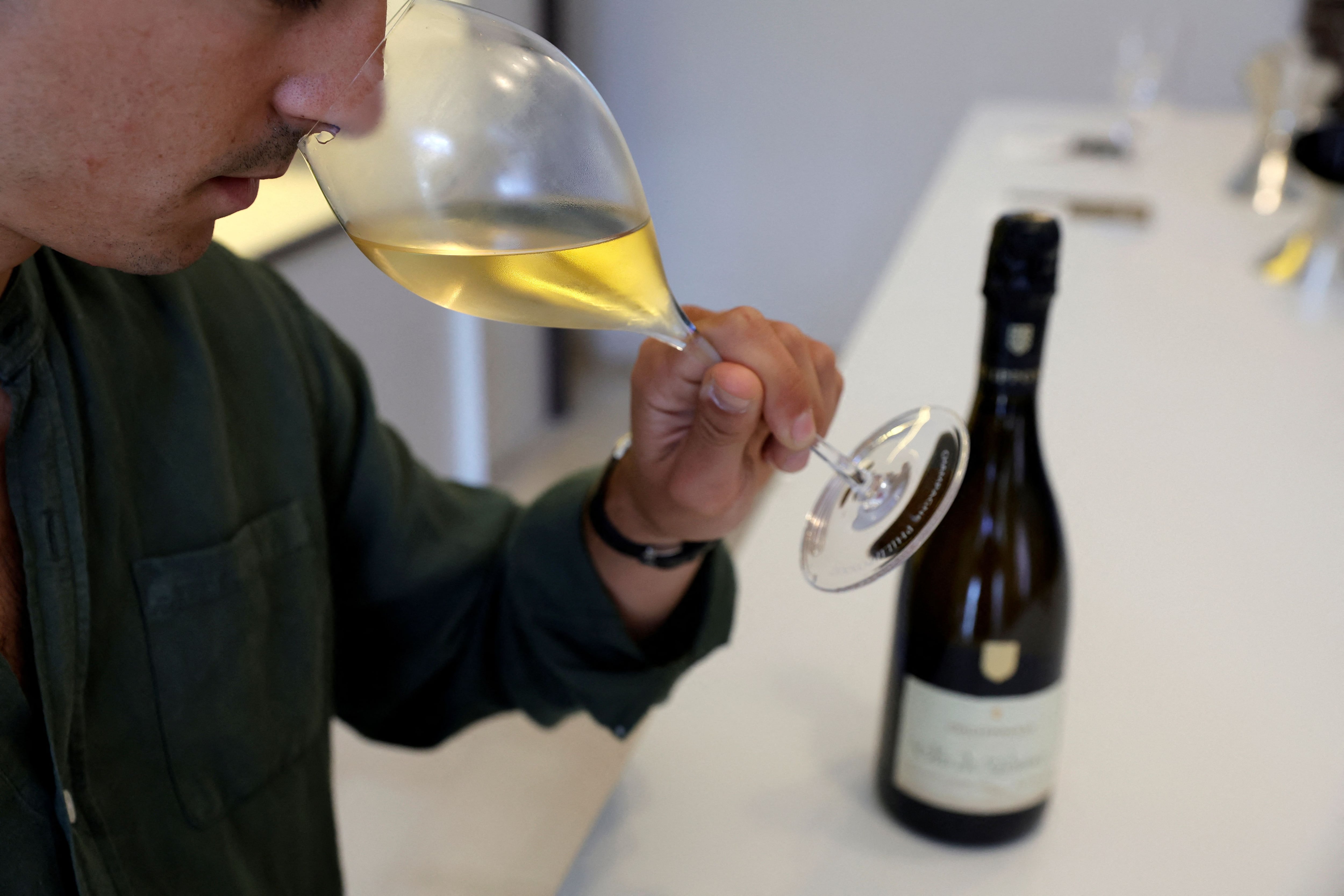 El consumo de vino en Francia ha ido cayendo en picado desde su punto álgido en 1926, cuando el ciudadano francés medio bebía unos 136 litros al año (REUTERS/Pascal Rossignol)