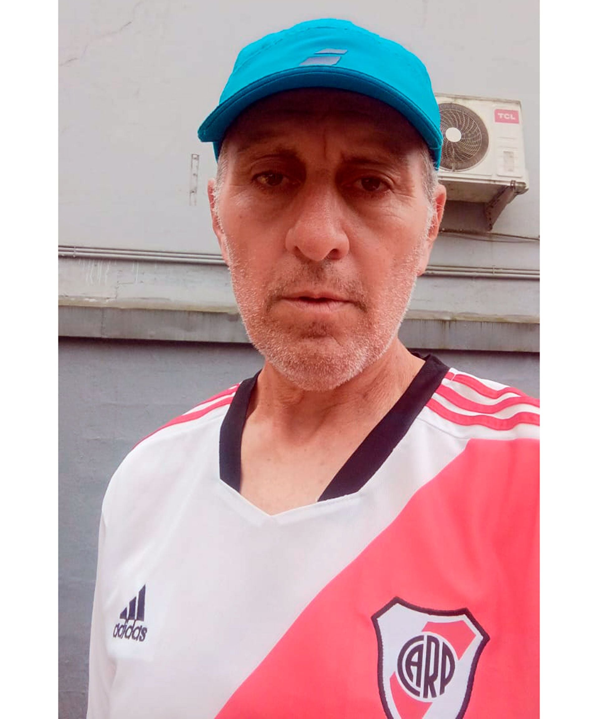 Claudio Borghi sigue los resultados de River desde Ecuador