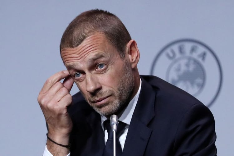 Foto de archivo. El presidente de la UEFA Aleksander Ceferin habla en conferencia de prensa en Amsterdam (Reuters)