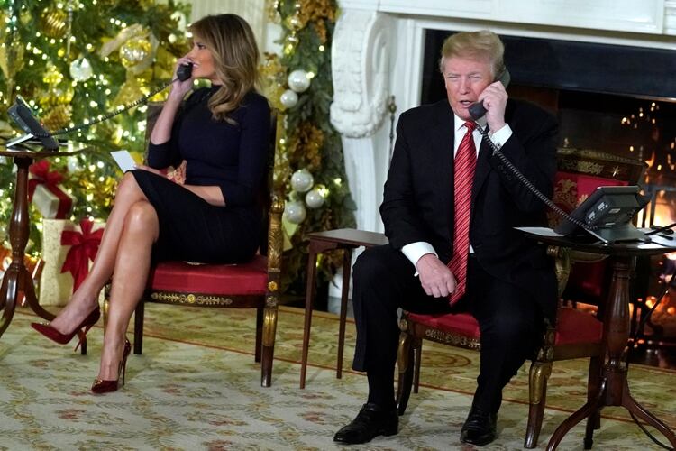 Melania y Donald Trump conversaron con varios niños en la Casa Blanca (Reuters)