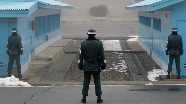Soldados surcoreanos custodian la frontera con Corea del Norte. (Getty)
