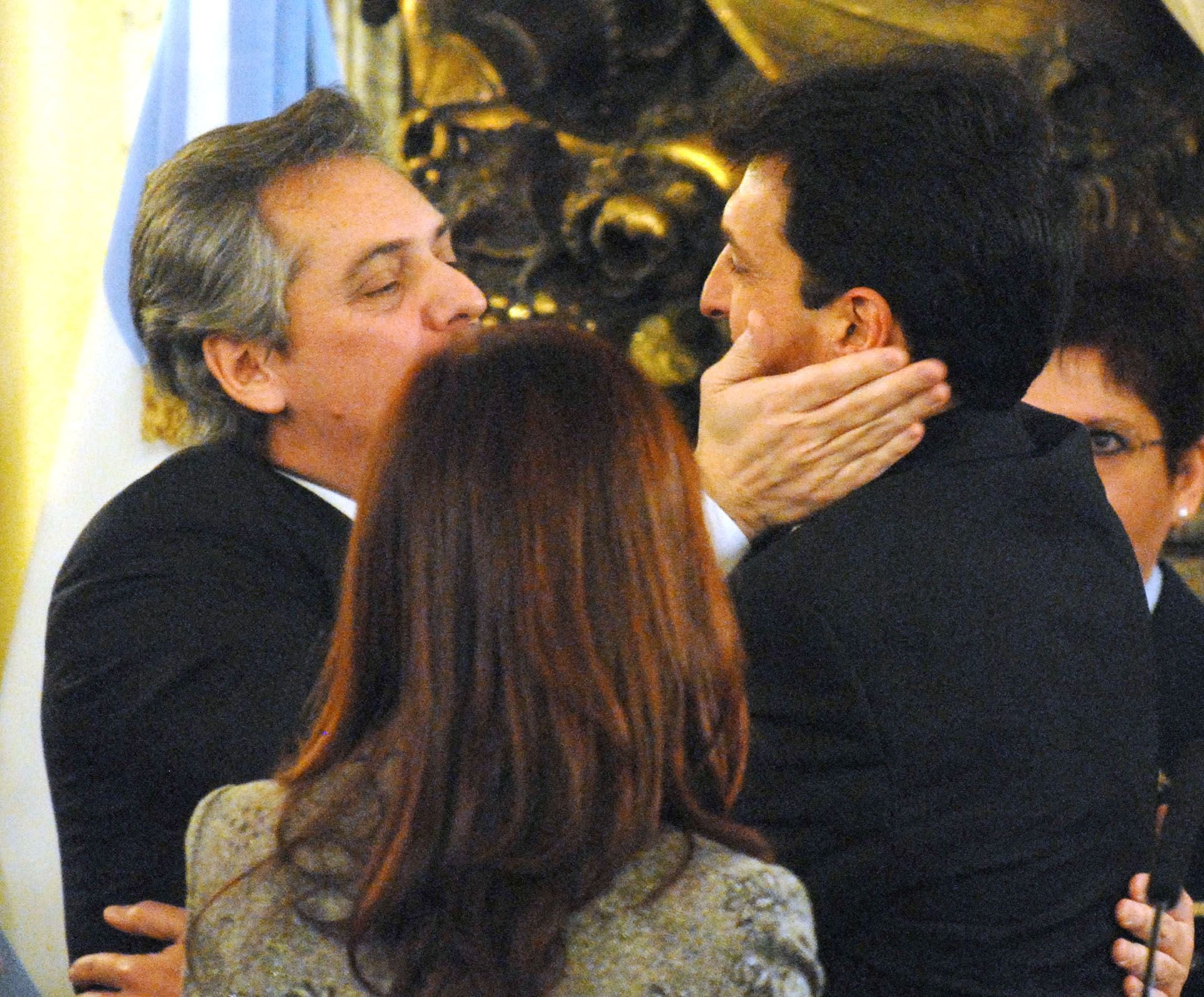 Alberto Fernández fue reemplazado por el entonces intendente de Tigre, Sergio Massa, una elección que corrió por cuenta de Néstor Kirchner. A pesar del momento, Fernández se mostró sonriente y le deseó "suerte". 