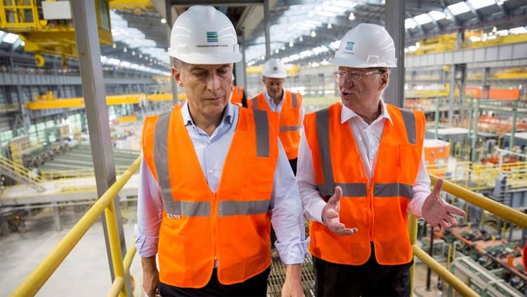 En 2017, el presidente Macri visitó con Rocca una planta de Tenaris, otra de las empresas del grupo, en EEUU