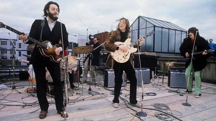 EL 30 de enero de 1969 Los Beatles aparecieron sobre la terraza del edificio de oficinas de Apple, su sello discográfico, en el número de 3 de Savile Row, en pleno centro de Londres (Foto: Apple Records)