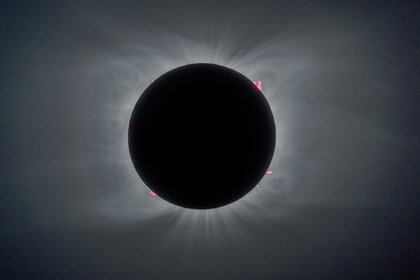 La magnificencia de la corona solar develada tras el eclipse (Foto Eclipsor)
