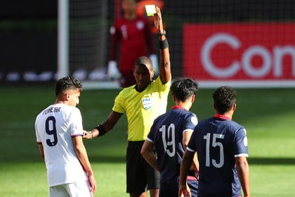 El partido entre Estados Unidos y República Dominicana fue pitado por Daneon Parchment, de Jamaica (Foto: REUTERS/Henry Romero)
