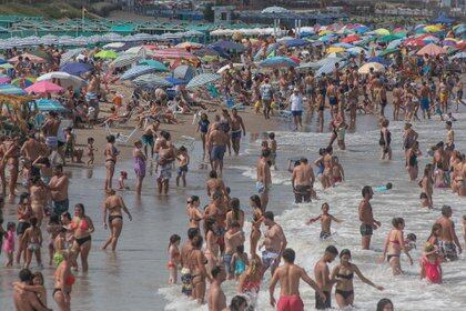 Esta temporada se buscará evitar aglomeraciones en las playas de la costa Atlántica (Diego Medina)