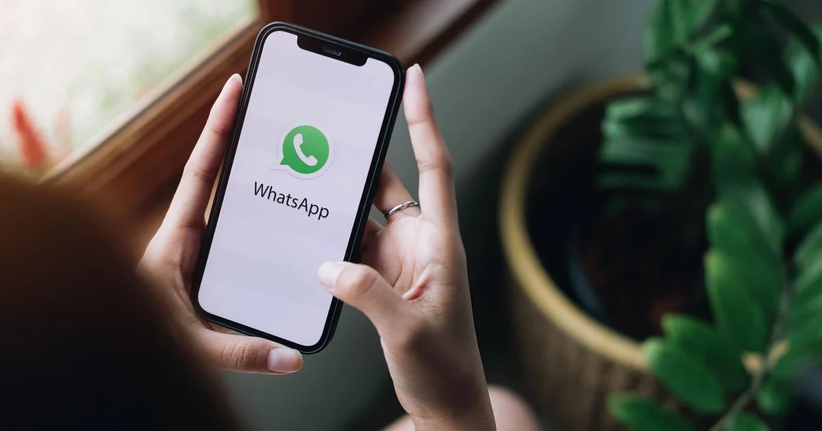 WhatsApp vuelve a ser azul en iPhone, este es el cambio de Apple