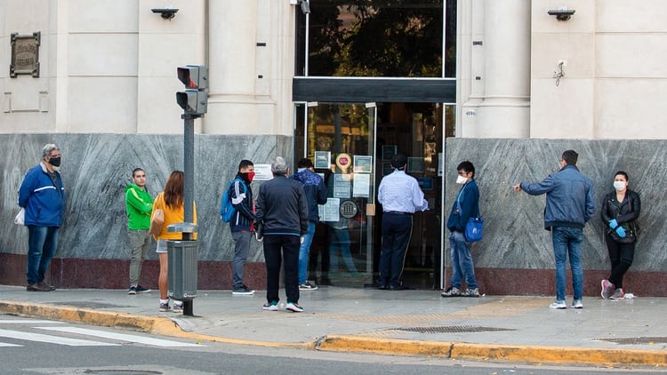 Hasta el 3 de junio se continuará pagando el primer desembolso del Bono de Anses en cajeros y sucursales del correo