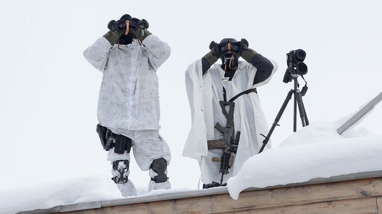 Suiza ha desplegado un importante operativo de seguridad, pero los jefes de Estado y gobierno también cuentan con sus propios equipos (AFP)