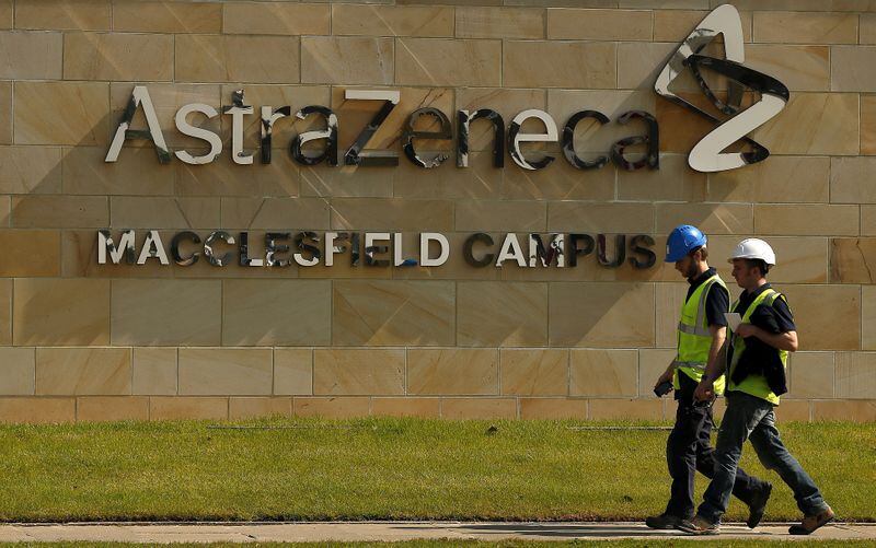 El logotipo de AstraZeneca en unas instalaciones de la farmacéutica en Macclesfield, en el centro de Inglaterra, Reino Unido, el 19 de mayo de 2014. REUTERS/Phil Noble