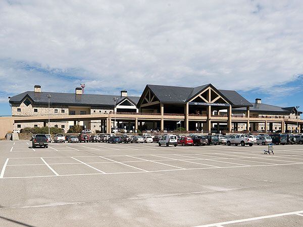 El aeropuerto de Bariloche volverá a recibir vuelos provenientes del exterior 