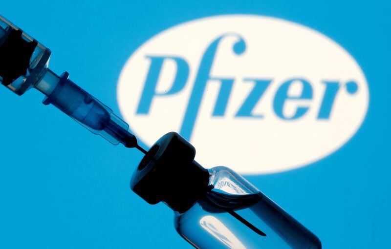 Los niños que recibieron la vacuna Pfizer en los estudios tenían muchas menos probabilidades de enfermarse por COVID-19 (REUTERS)