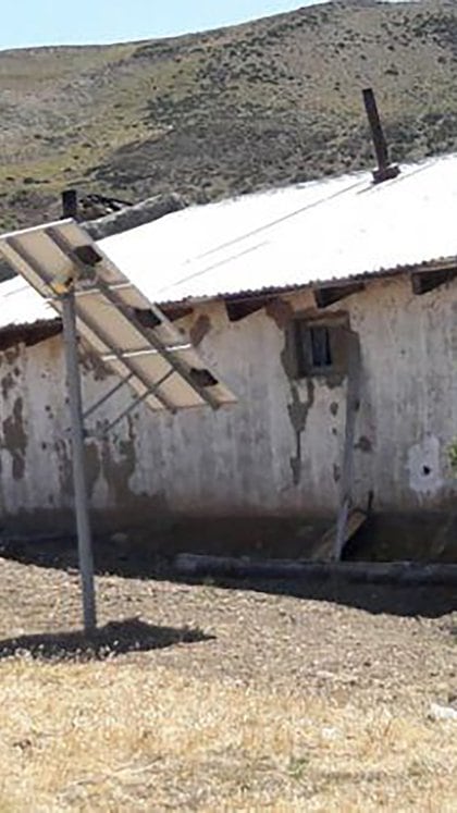 La casa de Don Pedro: con paredes de adobe y techo de chapa