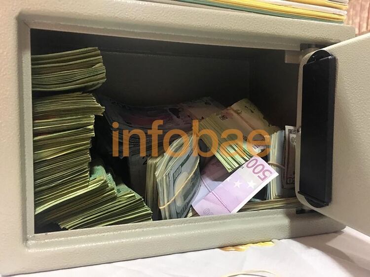 Parte del dinero secuestrado durante el allanamiento al domicilio de Iván Juárez, hermano del sindicalista detenido