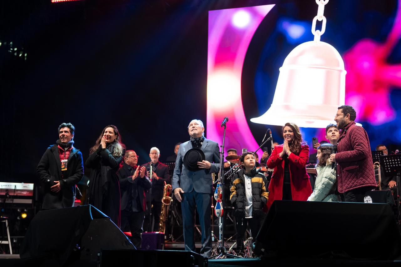 El músico panameño junto con el Jefe de gobierno realizaron el conteo para recibir el Año Nuevo.
(@CulturaCiudadMx)