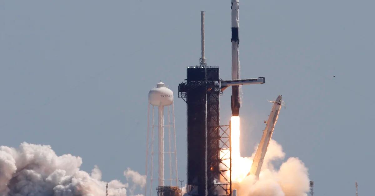 SpaceX ha lanciato la prima missione privata con tre turisti alla Stazione Spaziale Internazionale