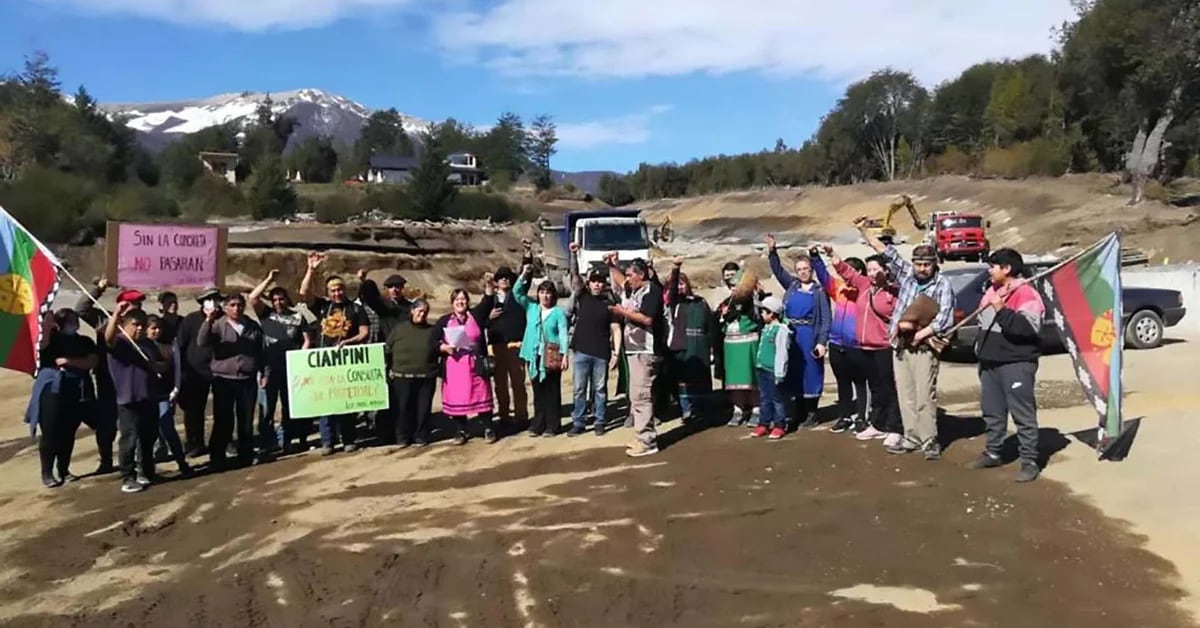 Villa la Angostura: Mapuche groups continue to stop the construction of a road and the inhabitants organize themselves to demonstrate
