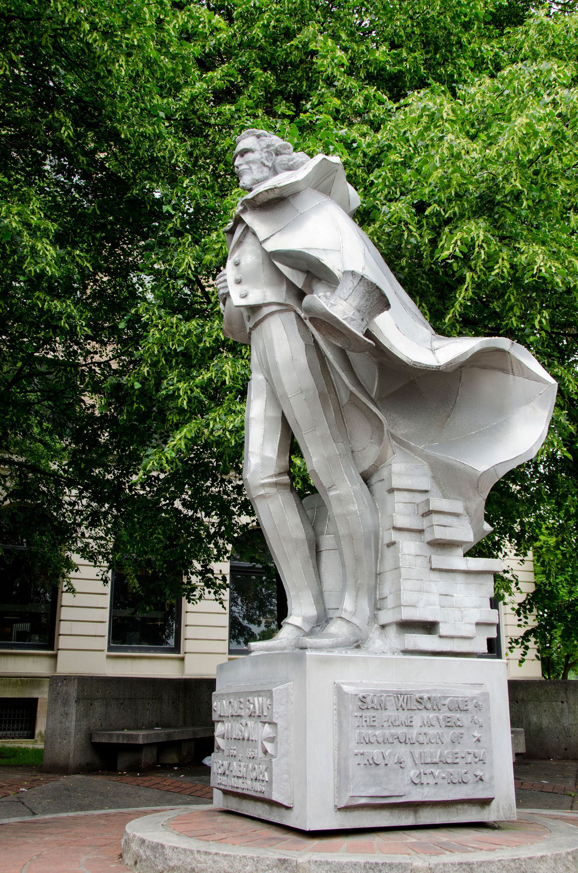 La estatua del "Tío Sam" en el cementerio de Oakwood en la ciudad de Troy, un suburbio de Albany, la capital del estado de Nueva York. Allí murió el hombre cuyo apodo se transformó en un símbolo de los Estados Unidos (Grosby)