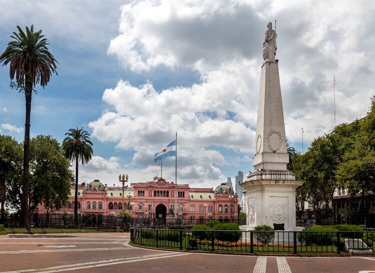 La plaza de Mayo, uno de los lugares más emblemáticos y con más historia del país (shutterstock)